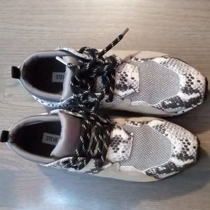 Steve Madden sneakers size 8